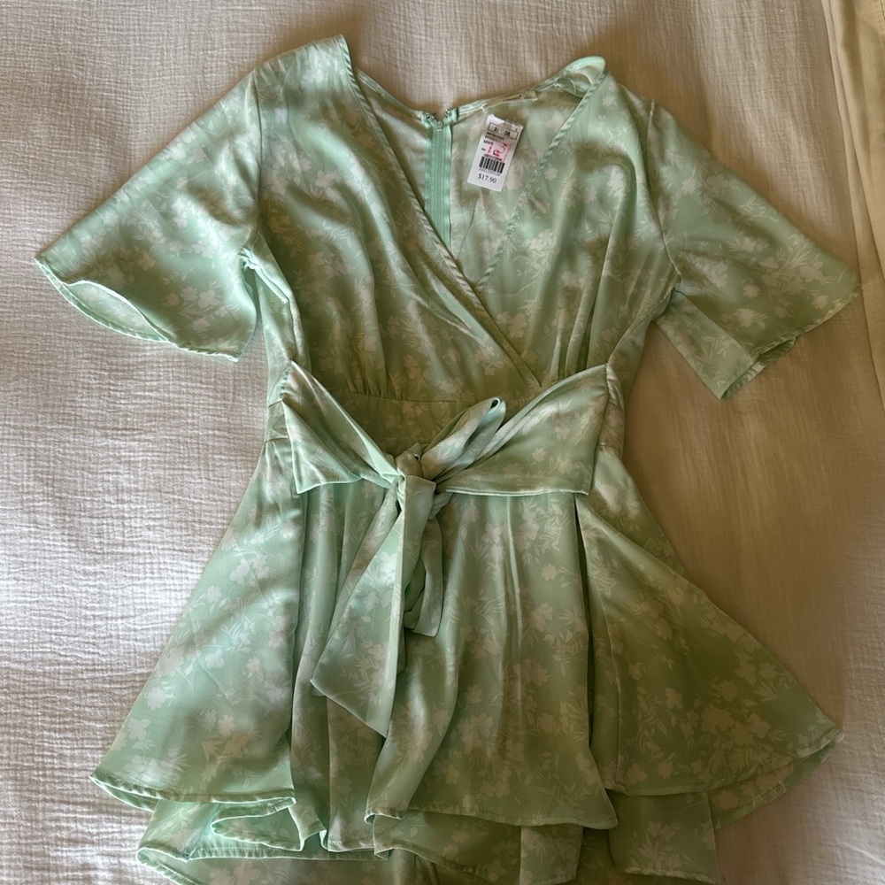 Light Green Floral Romper- NWT SIZE L